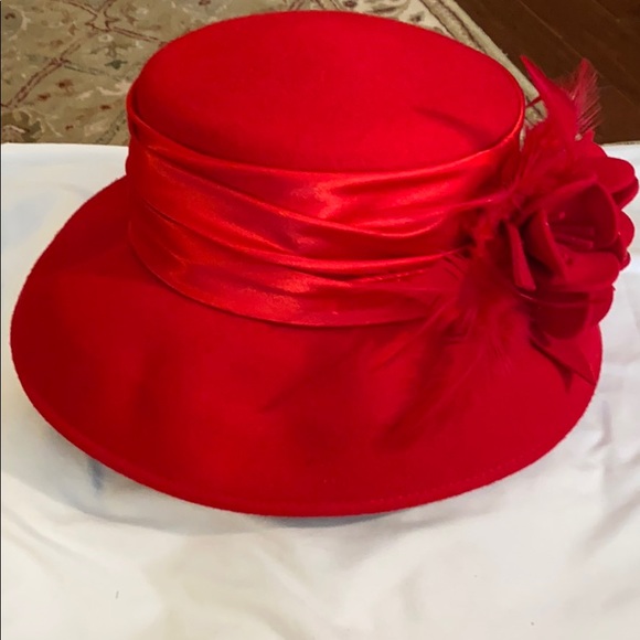 Accessories - beautiful red hat w/ feather and flower accent